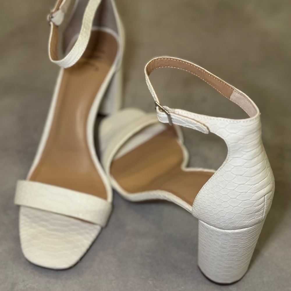 INC International Concepts Women's Cream Textured Heels - Picture 3 of 6